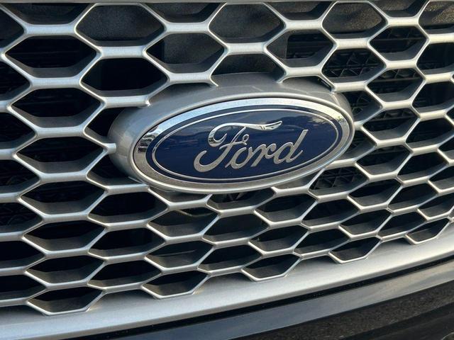 Photo of 2024 Black Metallic Ford Edge