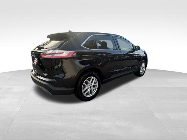 Photo of 2024 Black Metallic Ford Edge