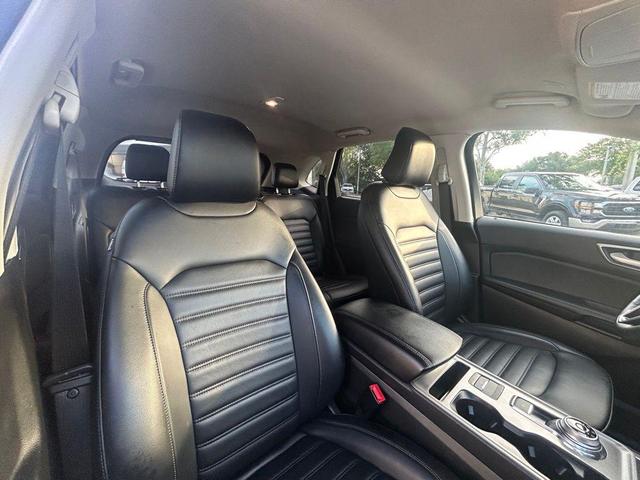 Photo of 2024 Black Metallic Ford Edge