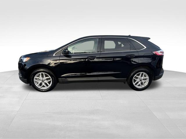 Photo of 2024 Black Metallic Ford Edge