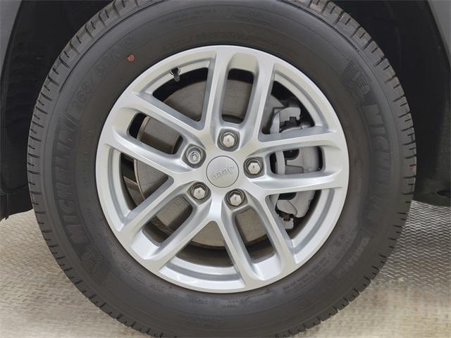 Photo of 2021 Baltic Gray Metallic Clearcoat Jeep Grand Cherokee L