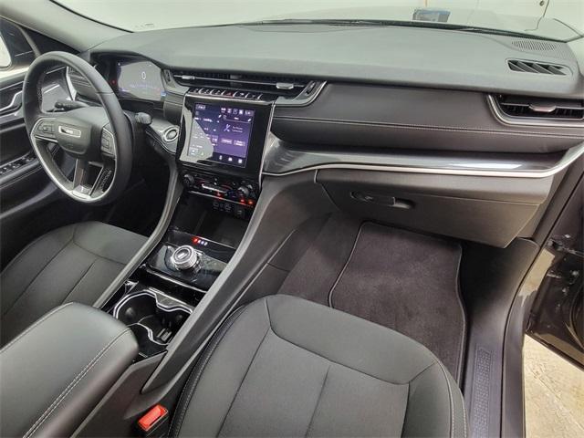 Photo of 2021 Baltic Gray Metallic Clearcoat Jeep Grand Cherokee L