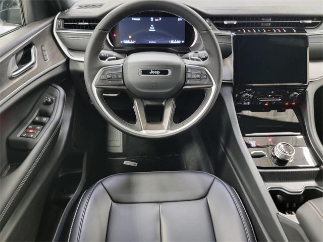Photo of 2025 Bright White Clearcoat Jeep Grand Cherokee L