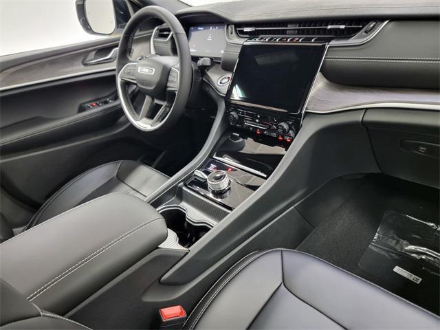 Photo of 2025 Bright White Clearcoat Jeep Grand Cherokee L