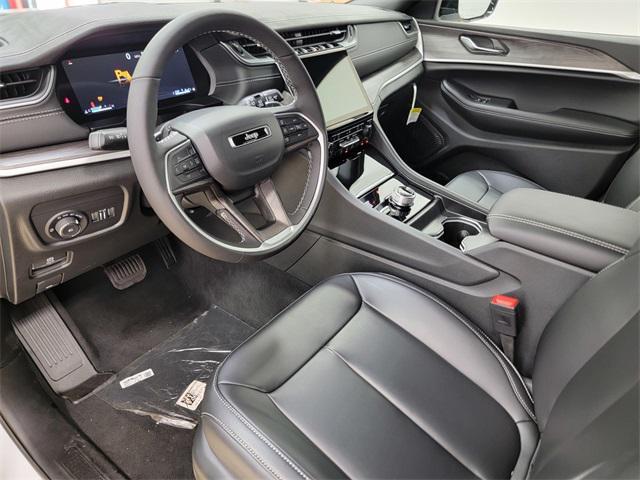 Photo of 2025 Bright White Clearcoat Jeep Grand Cherokee L