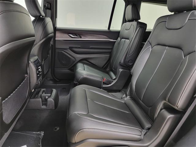 Photo of 2025 Bright White Clearcoat Jeep Grand Cherokee L