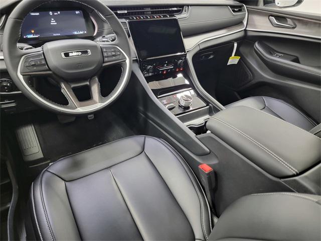 Photo of 2025 Bright White Clearcoat Jeep Grand Cherokee L