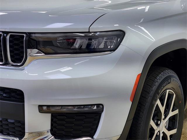 Photo of 2025 Bright White Clearcoat Jeep Grand Cherokee L