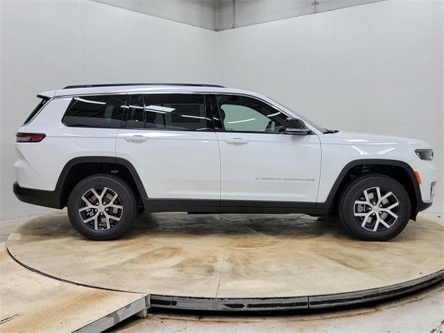 Photo of 2025 Bright White Clearcoat Jeep Grand Cherokee L
