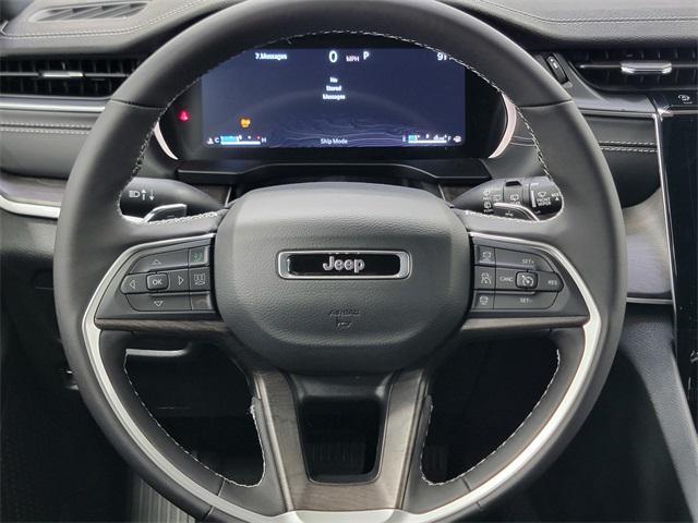 Photo of 2025 Bright White Clearcoat Jeep Grand Cherokee L
