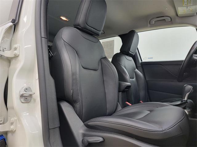 Photo of 2021 Alpine White Clearcoat Jeep Renegade