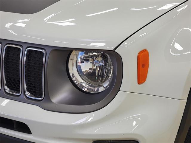 Photo of 2021 Alpine White Clearcoat Jeep Renegade