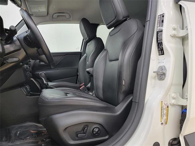 Photo of 2021 Alpine White Clearcoat Jeep Renegade