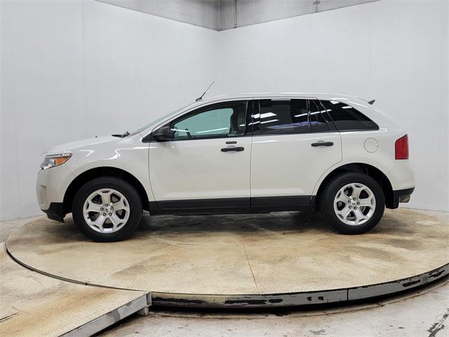 Photo of 2013 White Suede Ford Edge