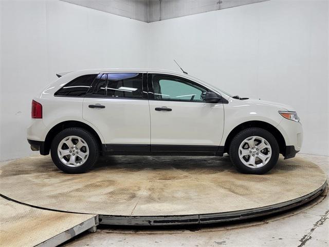 Photo of 2013 White Suede Ford Edge