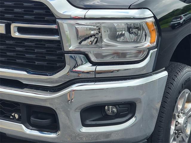 Photo of 2024 Diamond Black Crystal Pearlcoat RAM 2500