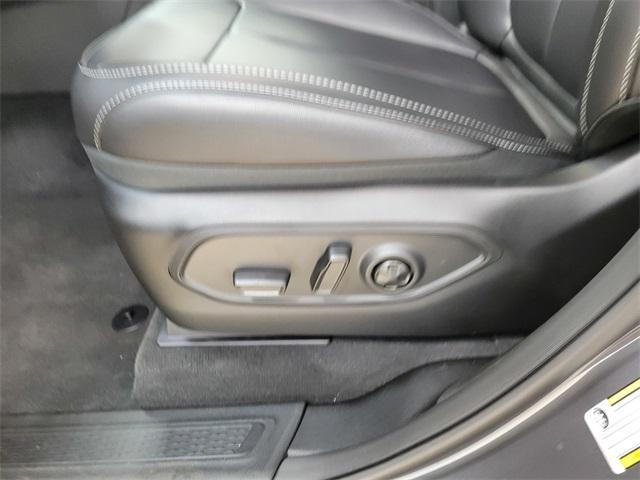 Photo of 2025 Baltic Gray Metallic Clearcoat Jeep Grand Cherokee L