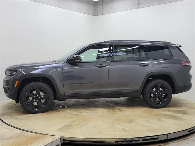 Photo of 2025 Baltic Gray Metallic Clearcoat Jeep Grand Cherokee L