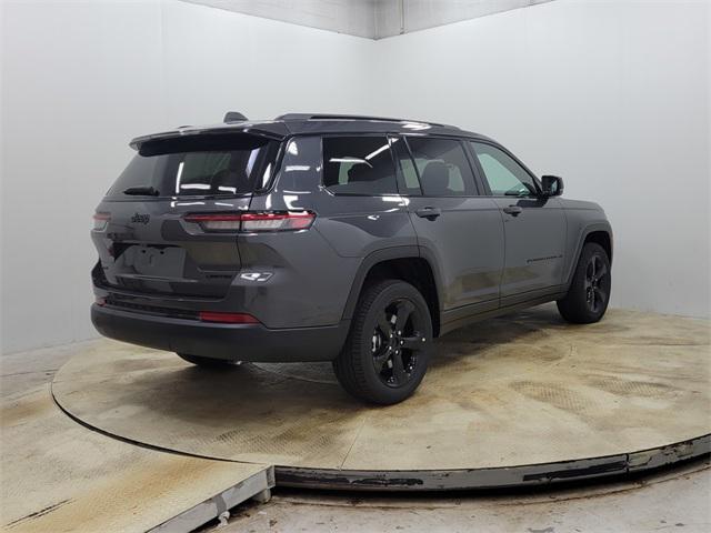 Photo of 2025 Baltic Gray Metallic Clearcoat Jeep Grand Cherokee L