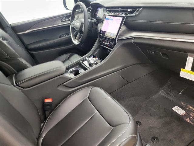 Photo of 2025 Baltic Gray Metallic Clearcoat Jeep Grand Cherokee L