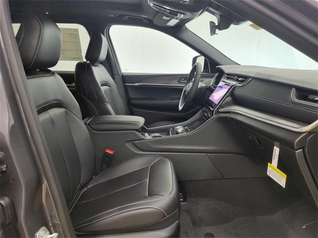Photo of 2025 Baltic Gray Metallic Clearcoat Jeep Grand Cherokee L