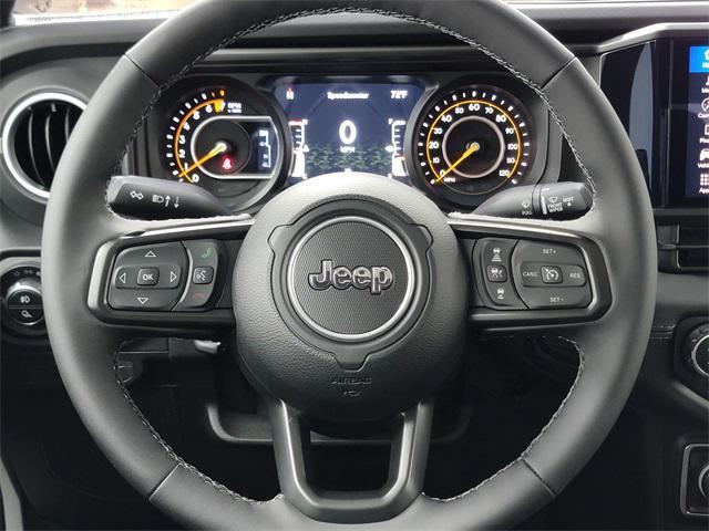 Photo of 2025 Bright White Clearcoat Jeep Gladiator