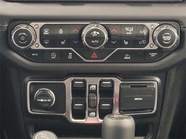 Photo of 2025 Bright White Clearcoat Jeep Gladiator