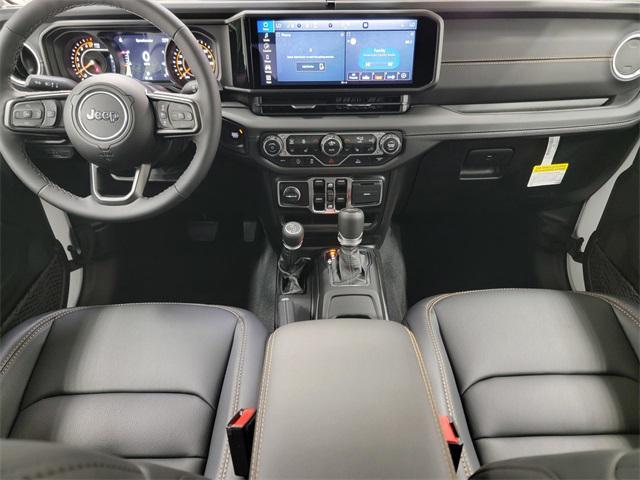Photo of 2025 Bright White Clearcoat Jeep Gladiator
