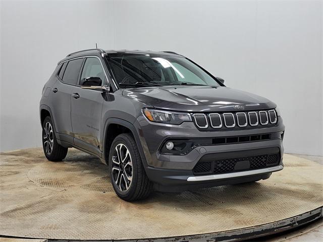 Photo of 2022 Granite Crystal Metallic Clearcoat Jeep Compass