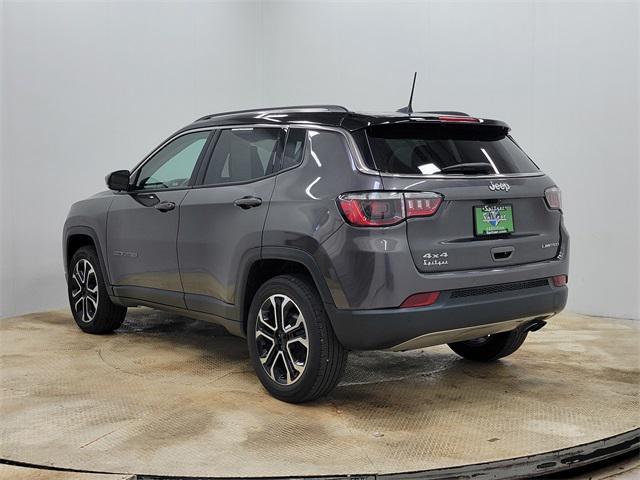 Photo of 2022 Granite Crystal Metallic Clearcoat Jeep Compass