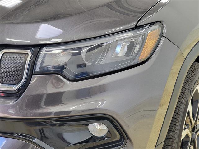 Photo of 2022 Granite Crystal Metallic Clearcoat Jeep Compass