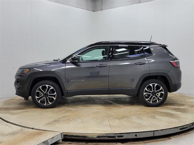 Photo of 2022 Granite Crystal Metallic Clearcoat Jeep Compass