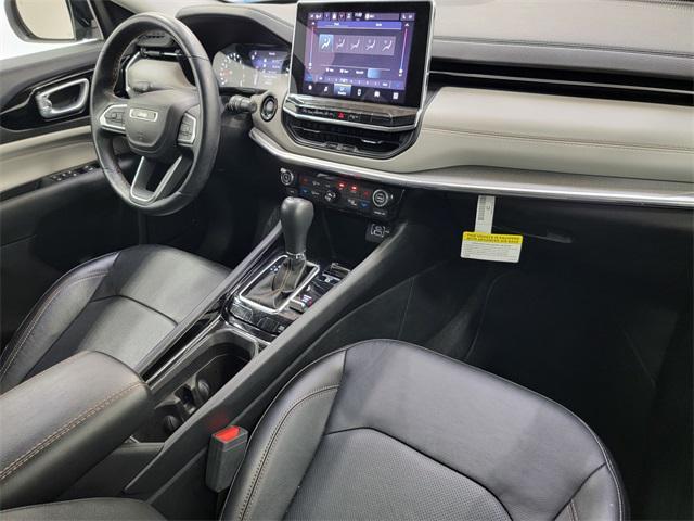 Photo of 2022 Granite Crystal Metallic Clearcoat Jeep Compass