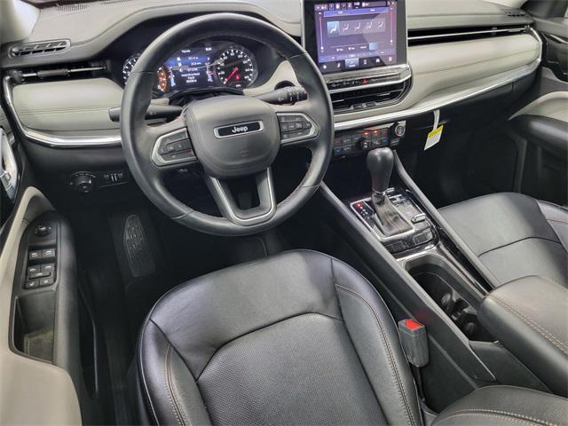 Photo of 2022 Granite Crystal Metallic Clearcoat Jeep Compass