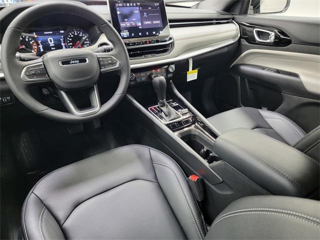 Photo of 2025 Silver Zynith Metallic Clearcoat Jeep Compass