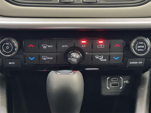 Photo of 2025 Silver Zynith Metallic Clearcoat Jeep Compass