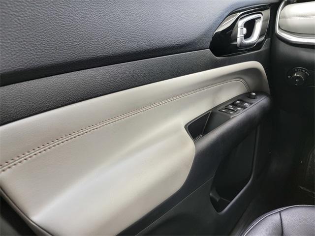 Photo of 2025 Silver Zynith Metallic Clearcoat Jeep Compass