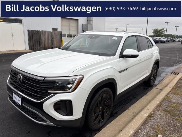 Photo of 2025 Pure White Volkswagen Atlas Cross Sport