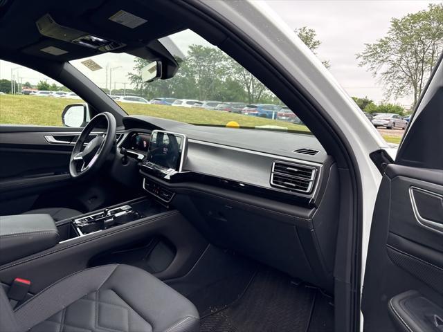 Photo of 2025 Pure White Volkswagen Atlas Cross Sport