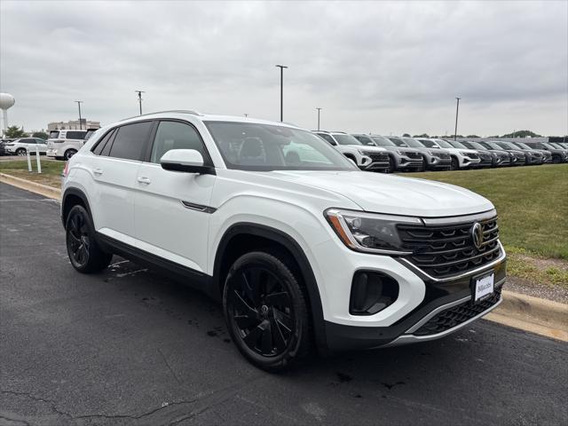 Photo of 2025 Pure White Volkswagen Atlas Cross Sport