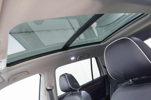 Photo of 2025 Silver Mist Volkswagen Atlas