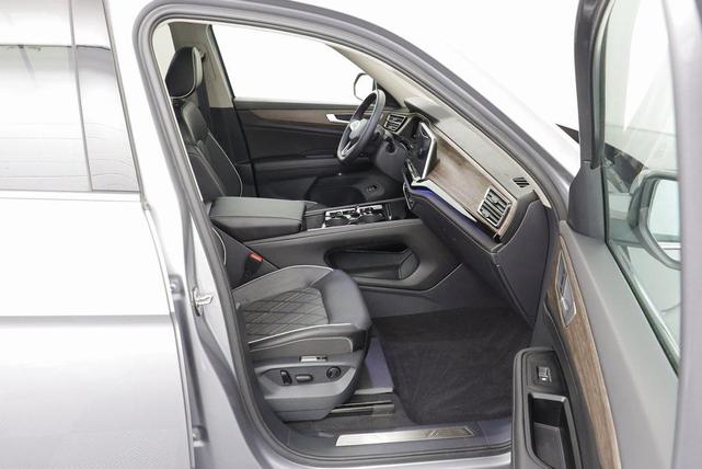 Photo of 2025 Silver Mist Volkswagen Atlas