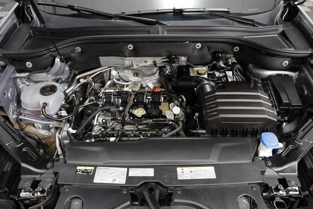 Photo of 2025 Silver Mist Volkswagen Atlas