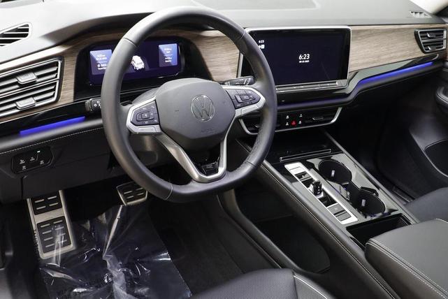 Photo of 2025 Silver Mist Volkswagen Atlas
