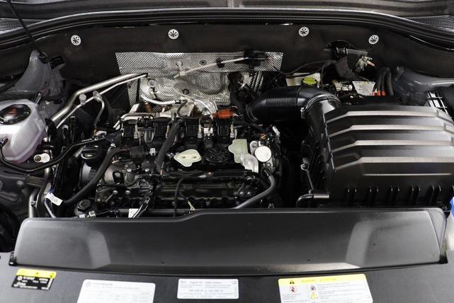 Photo of 2025 Pure Gray Volkswagen Atlas