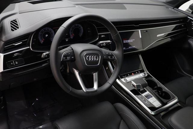 Photo of 2025 Mythos Black Metallic Audi Q7