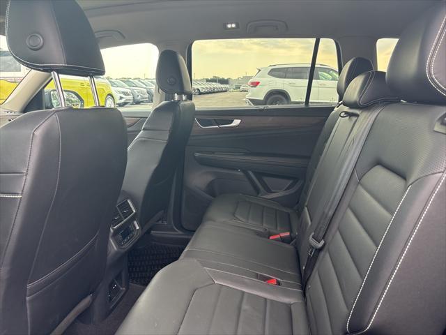 Photo of 2025 Pure Gray Volkswagen Atlas