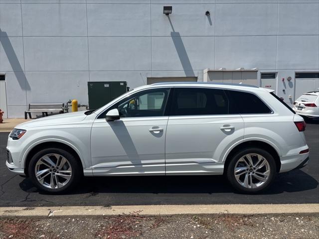 Photo of 2022 Glacier White Metallic Audi Q7