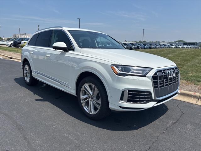 Photo of 2022 Glacier White Metallic Audi Q7
