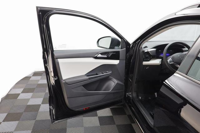 Photo of 2025 Deep Black Volkswagen Taos
